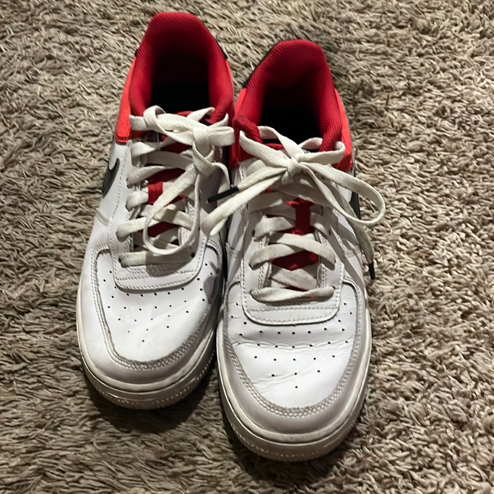 Air Force 1 LV8 1 GS 'Red Satin'
Nike